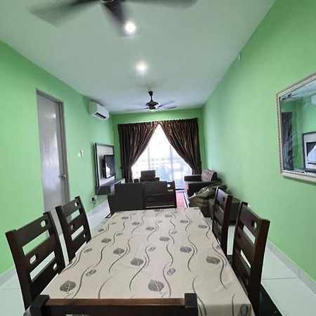 Faiz Homestay Kuching Exterior photo