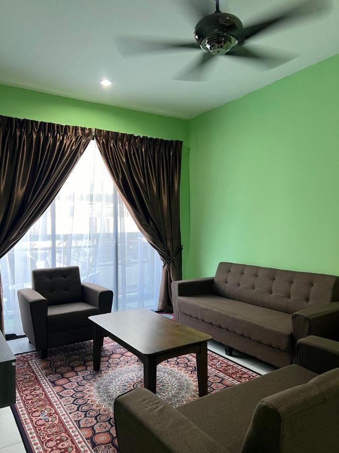 Faiz Homestay Kuching Exterior photo